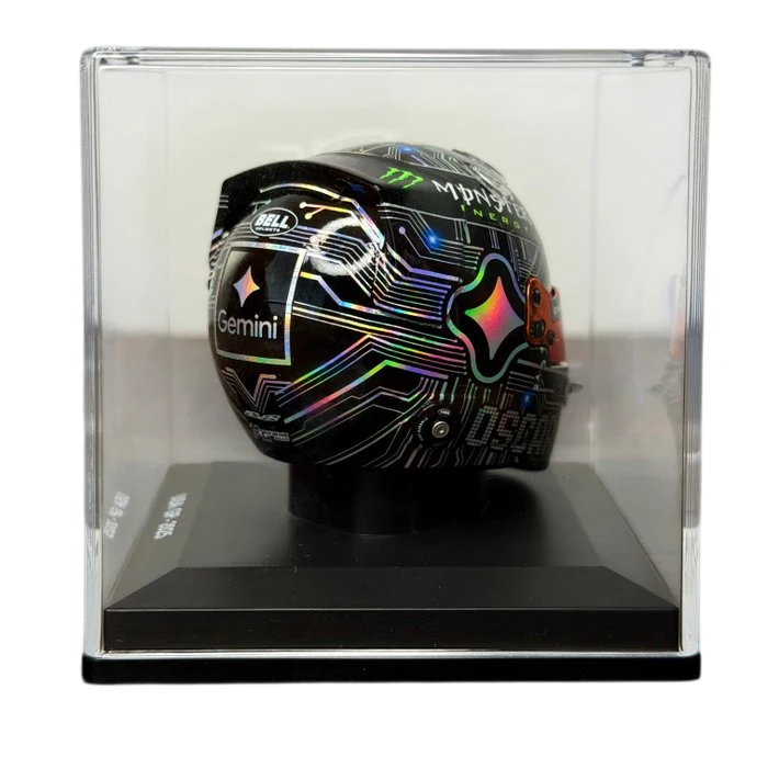 Mclaren - Oscar Piastri - 2025 - 1:5 model helmy