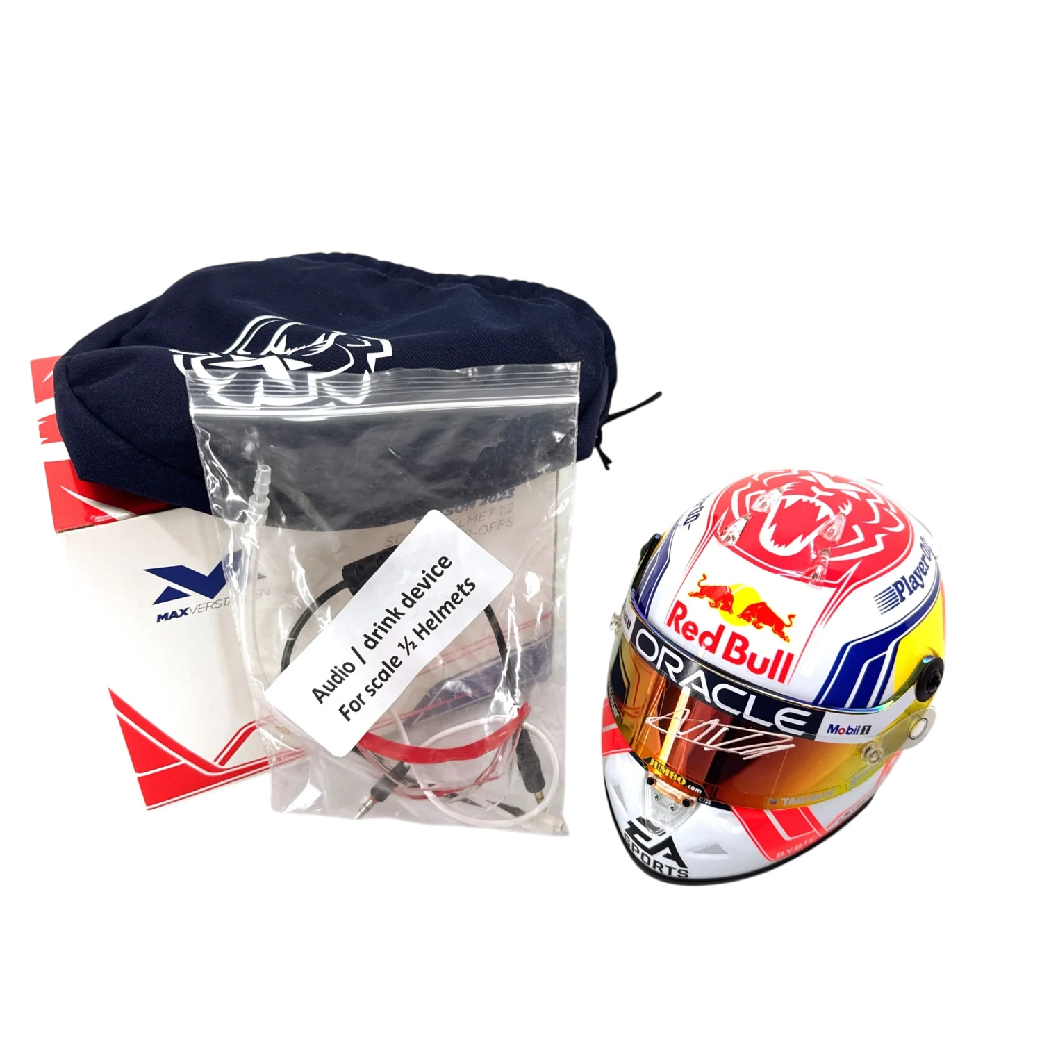 Red Bull - helma Max Verstappen 2023, měřítko 1:2, číslovaná edice